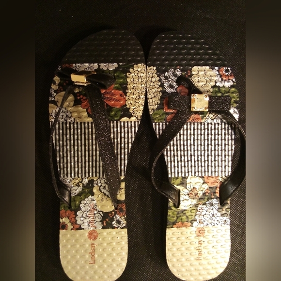 Lindsay Phillips -Floral Design Sandals W/Gold Bow Button Katie #520201, Size 7 - Picture 2 of 11